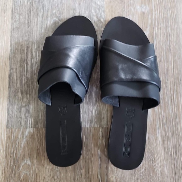 Never wore Twisted Strap slides. - Picture 5 of 8